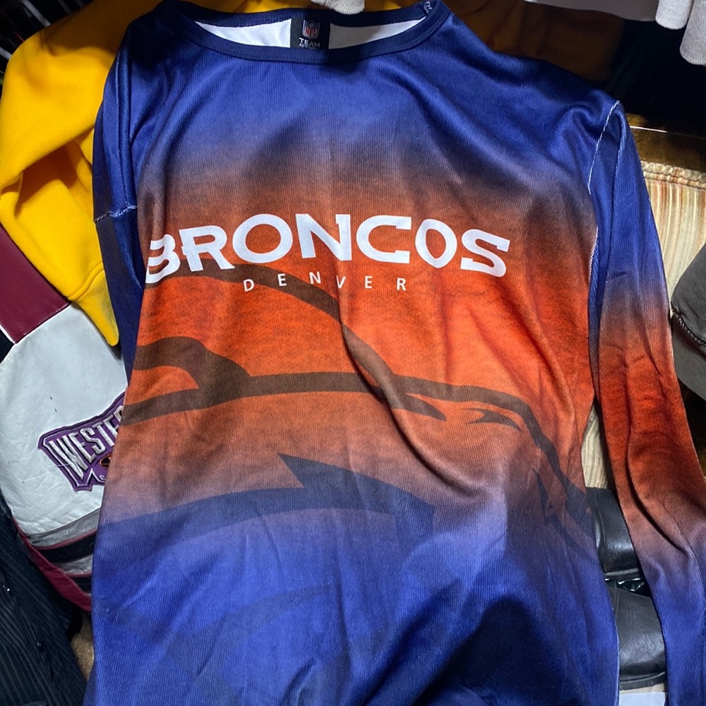 Mens bronco sweater